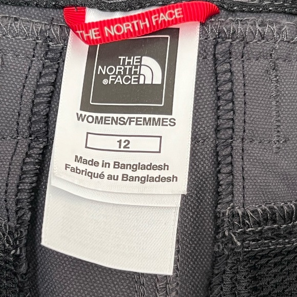 The North Face hiking shorts size 12,                        pre owned condition - Picture 3 of 3